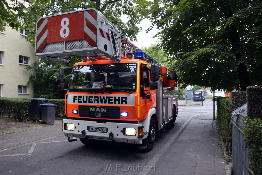 Feuer Koeln Vingst Noerdlingerstr P23.JPG - Miklos Laubert